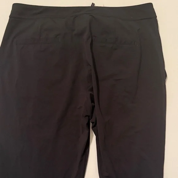 GUC - Lululemon Black Pants - Picture 8 of 8